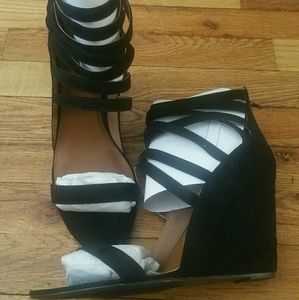ASHLEY STEWART Black Suede Strappy Wedges