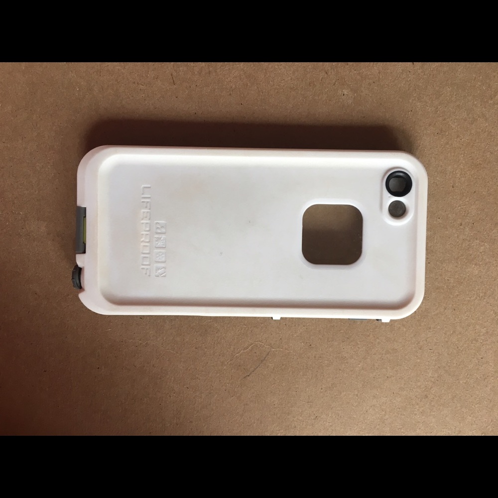 iPhone 5/5s lifeproof case