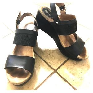 Clarks Artisan python print wedge