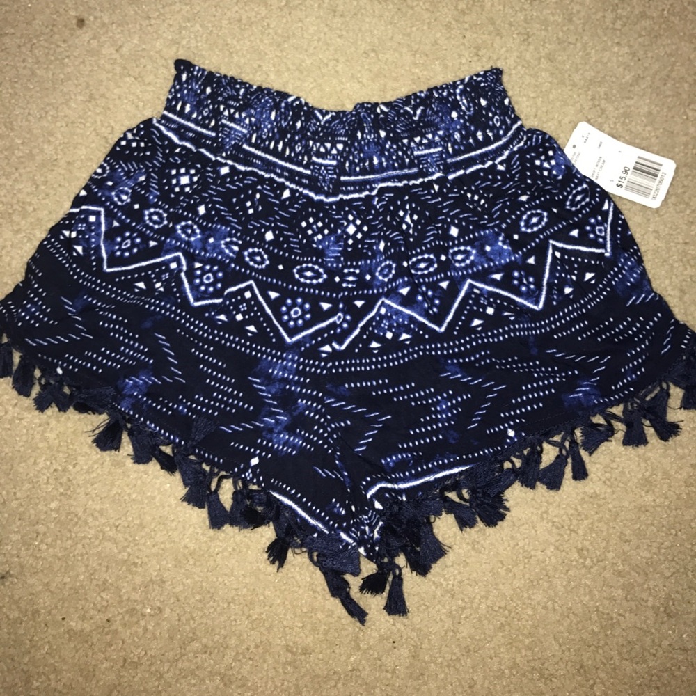 Stretchy shorts with tassels