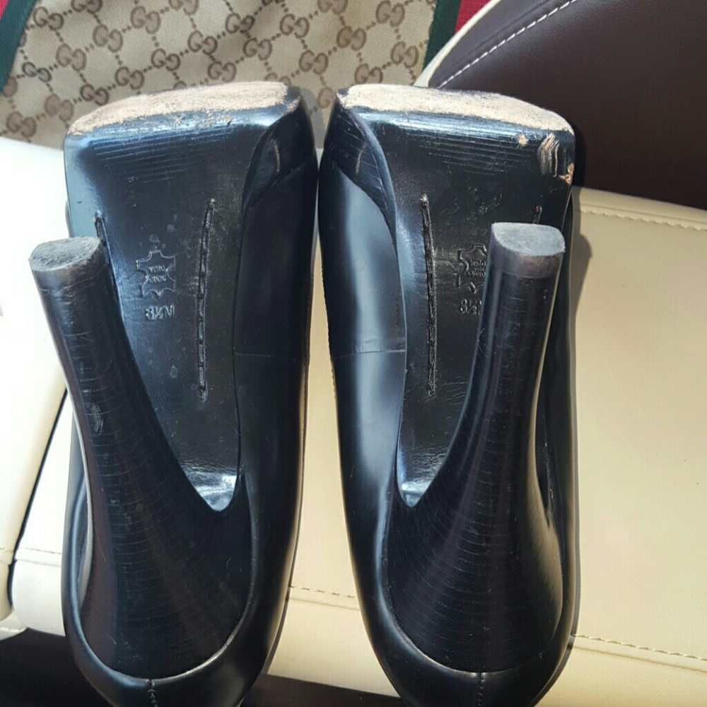 Michael Kors Black Heels (Pumps) Slight Platform - Picture 3 of 4