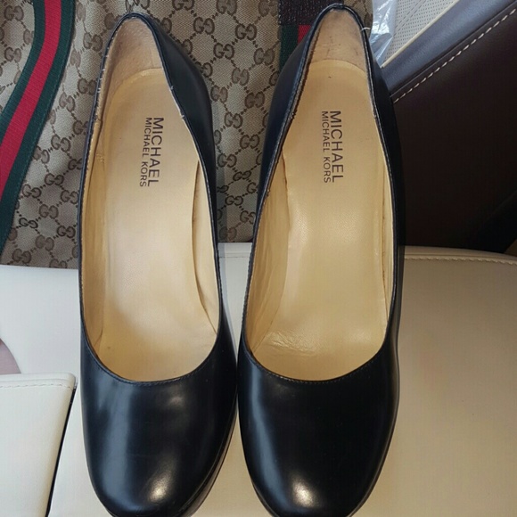 Michael Kors Black Heels (Pumps) Slight Platform - Picture 2 of 4