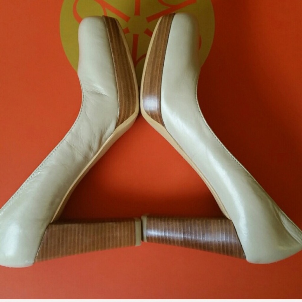 JEFFERY TYLER bone Colored pumps