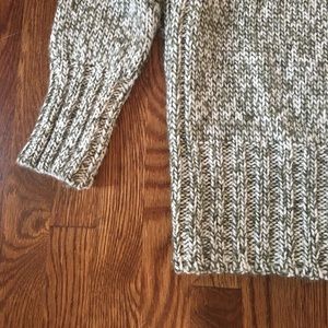 Zara Sweaters - Zara V-Neck Twist Knit Sweater Zara Sweaters - Zara V-Neck Twist Knit Sweater