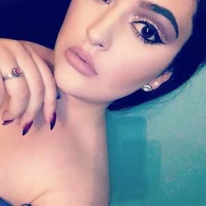 Meet your Posher, Valeria