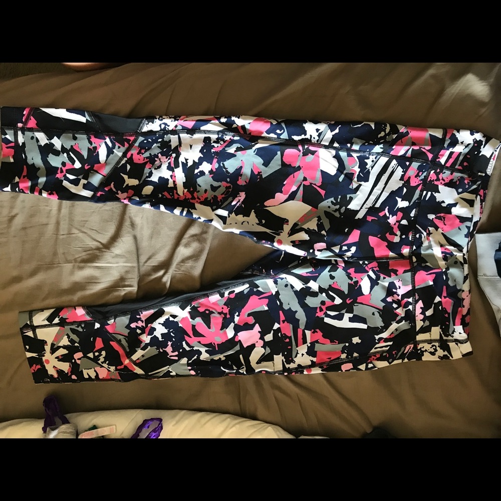 LULU LEMON LEGGINGS CROP SIZE 8