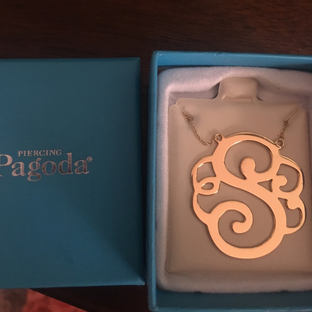 Piercing pagoda "S" initial monogram