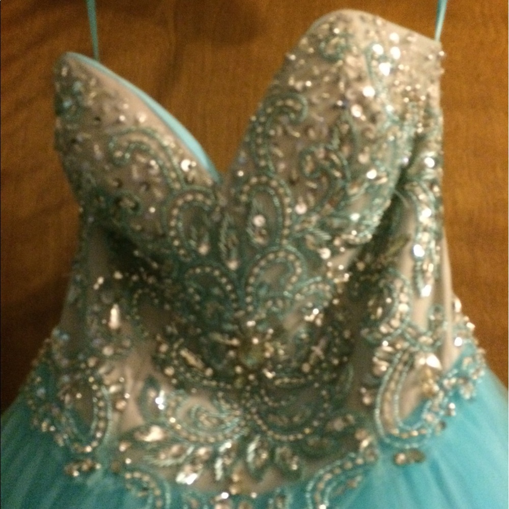 Prom dress - Picture 3 of 4