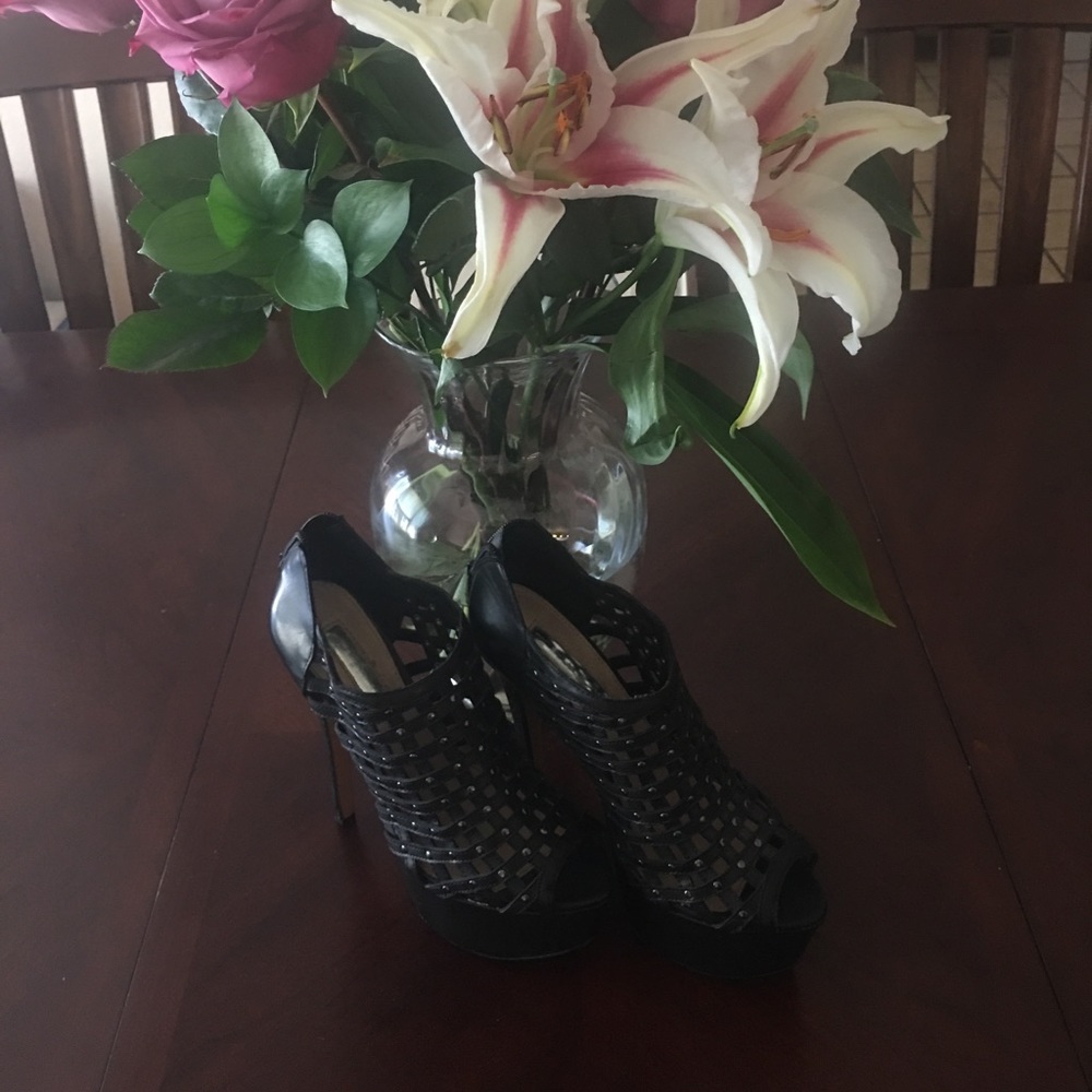 Caged platform heels...!!💓💖💥💥 - Picture 2 of 8