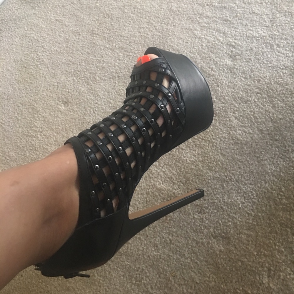 Caged platform heels...!!💓💖💥💥 - Picture 3 of 8