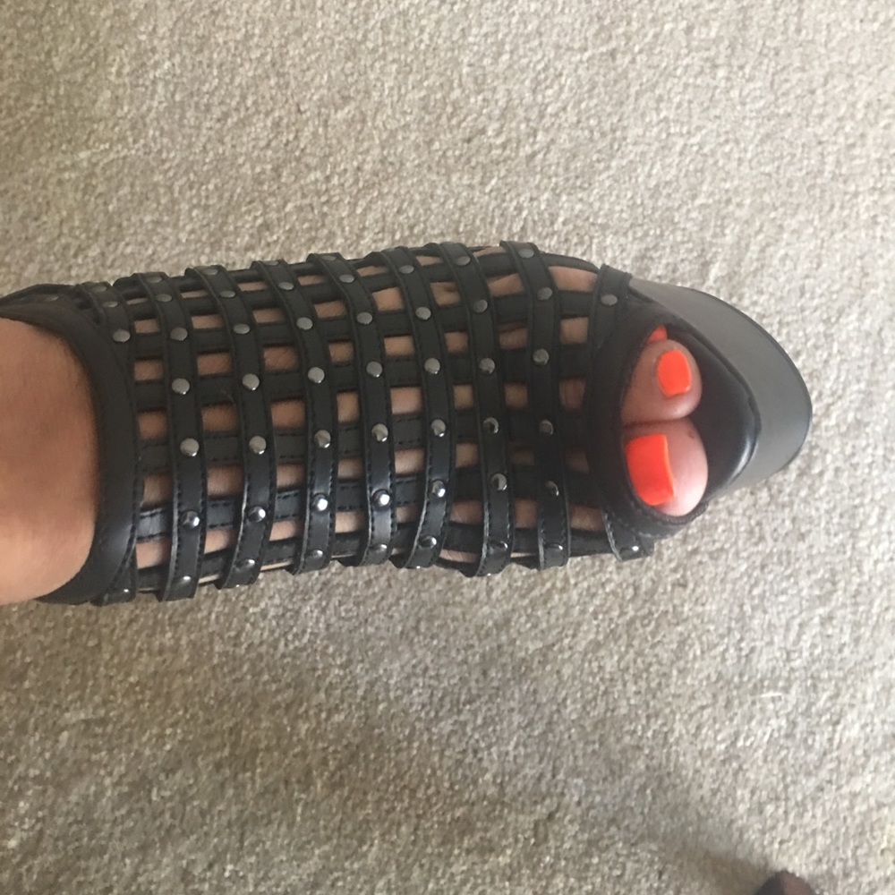 Caged platform heels...!!💓💖💥💥 - Picture 4 of 8