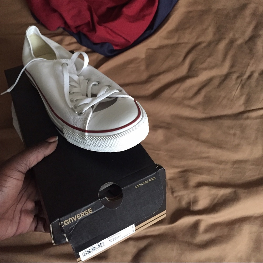 White chuck Taylors (low top)