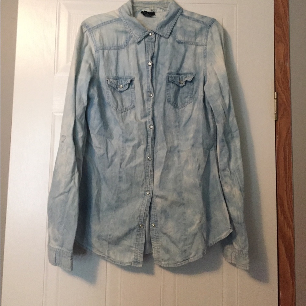 Size small light denim top