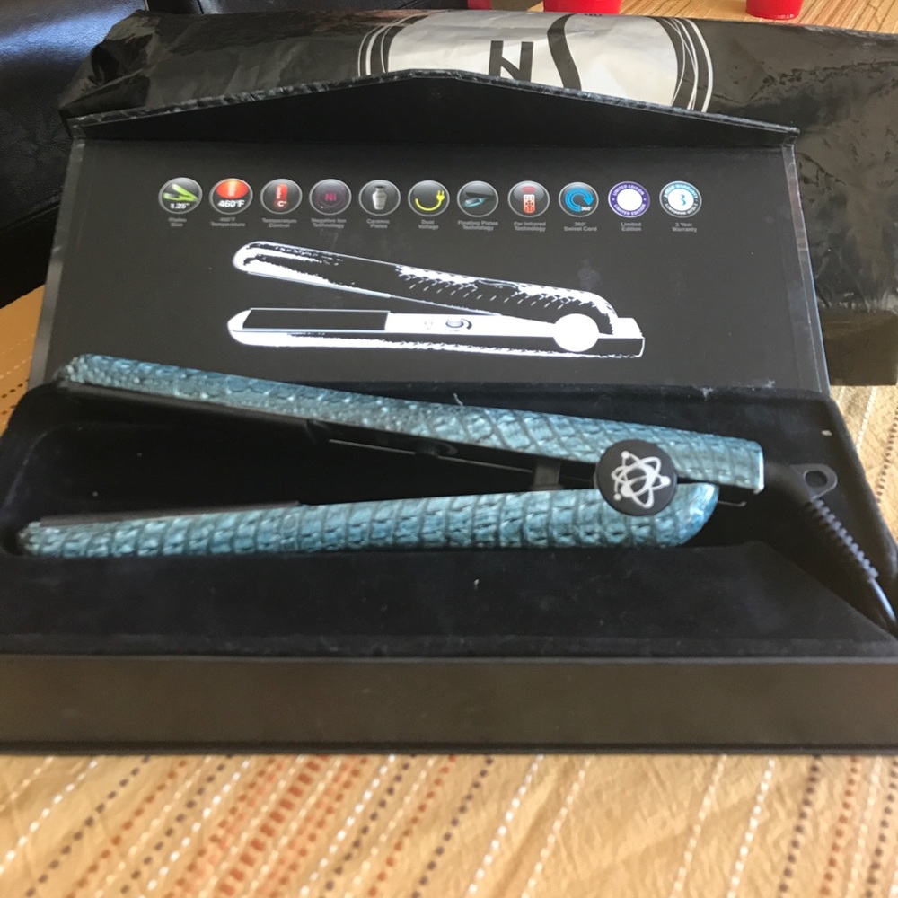 The New Evolution Valectric flat iron.