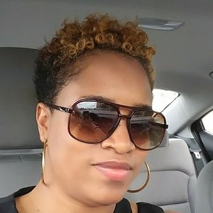 Meet your Posher, Celina