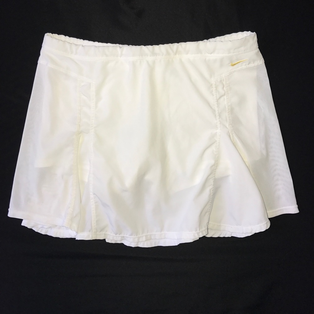 Nike White tennis/run skirt, short lined, Medium