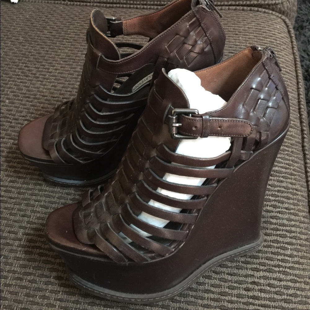 Vera Wang Lavender Label Leather Wedges 7