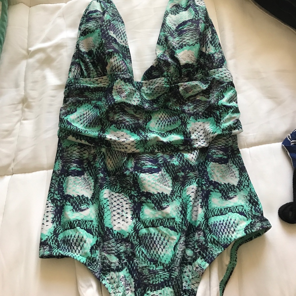 NWOT snake print one piece swim suit 🐍