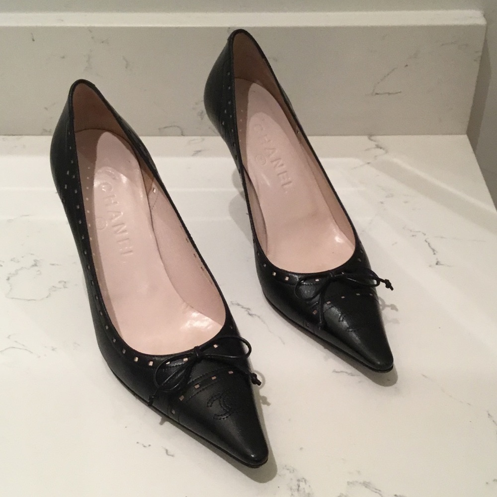 CHANEL CC Pumps