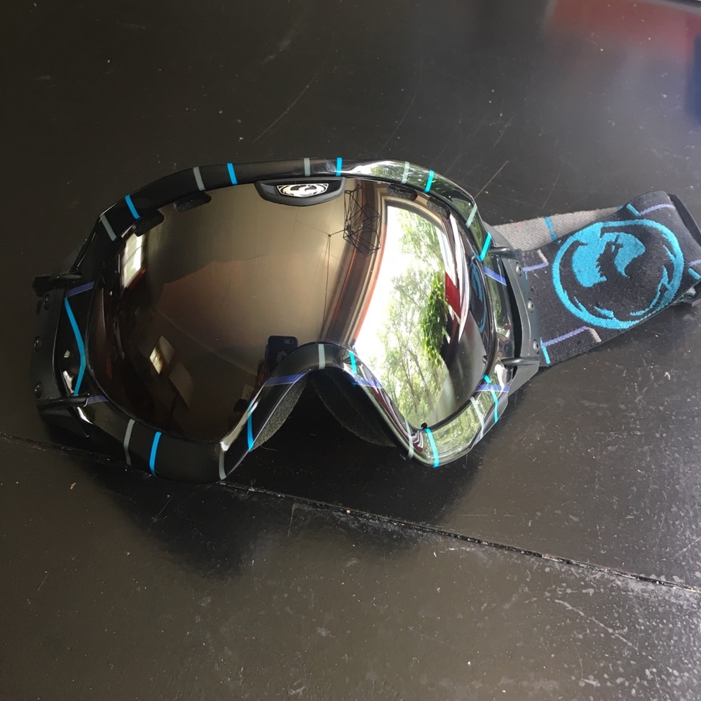 Dragon Nomis Snowboard / Ski Goggles