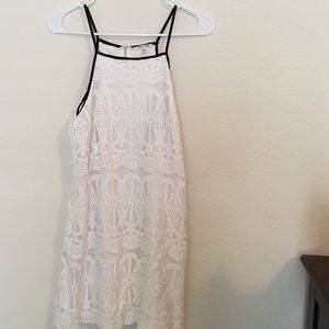 White sleeve less dress