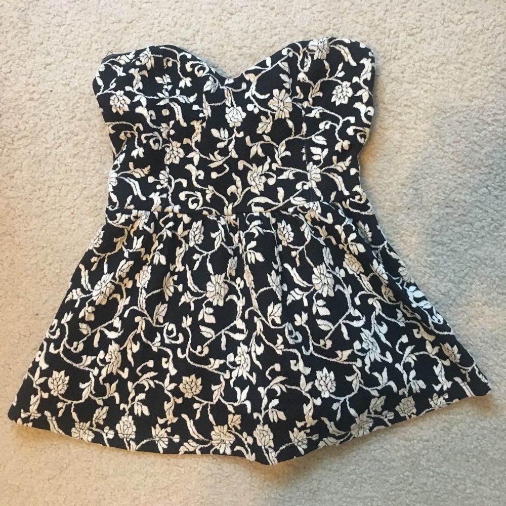 Urban Outfitters (Pins and Needles) peblem top