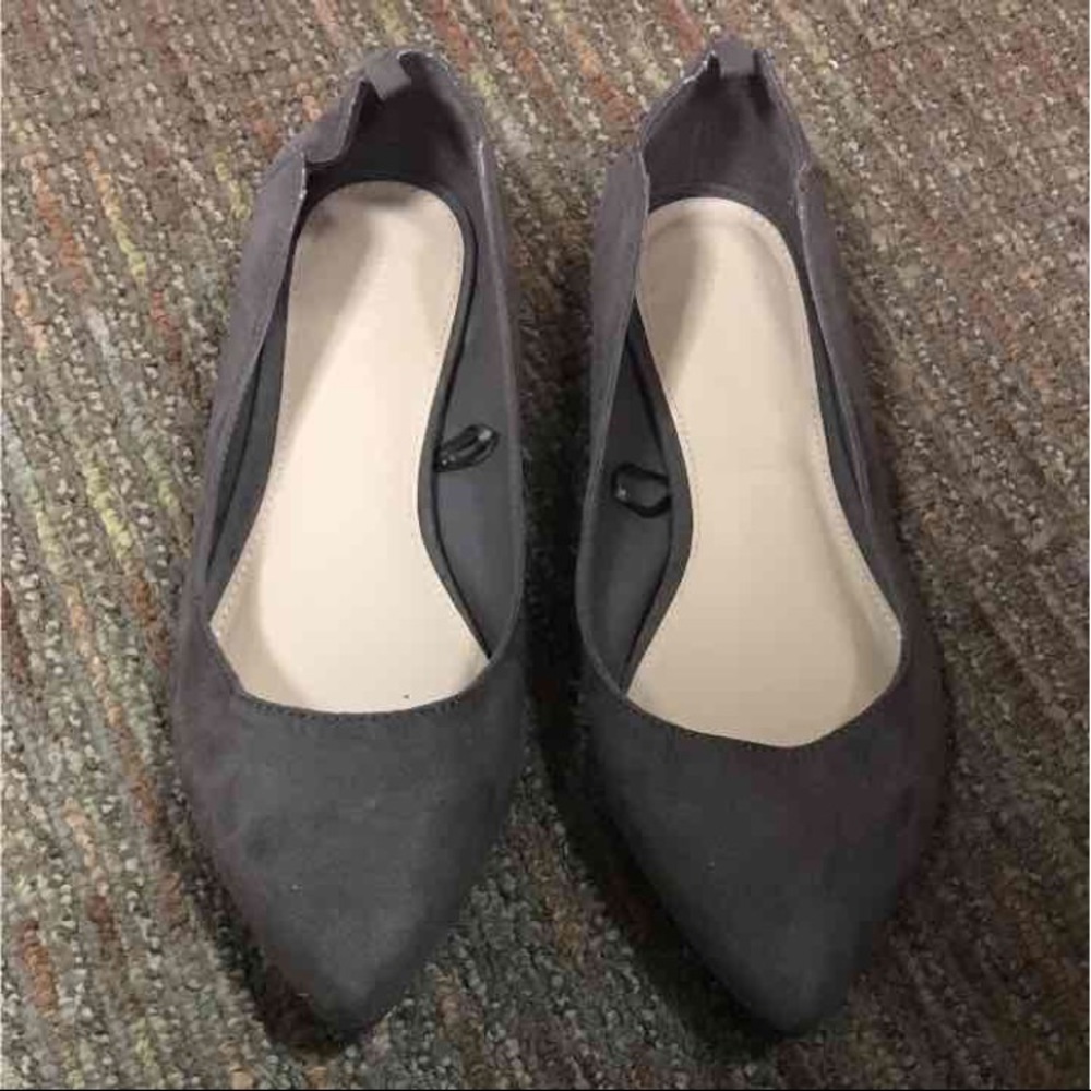 Forever 21 Gray Suede Flats Size 7
