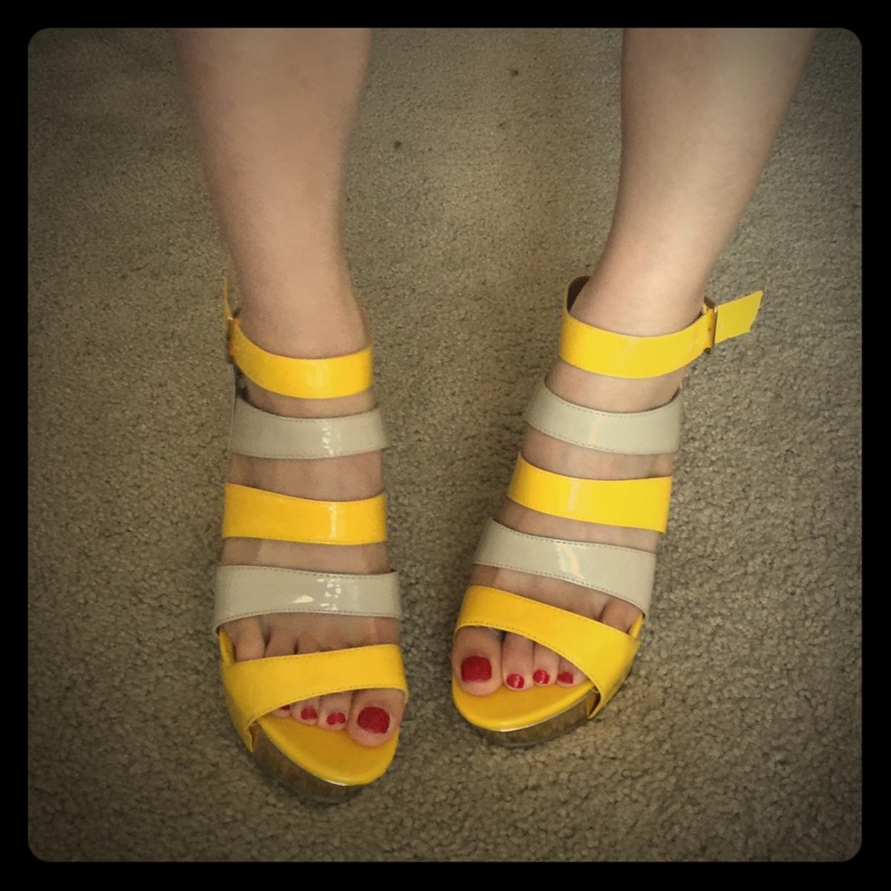 Guess patent leather high heels bright yellow