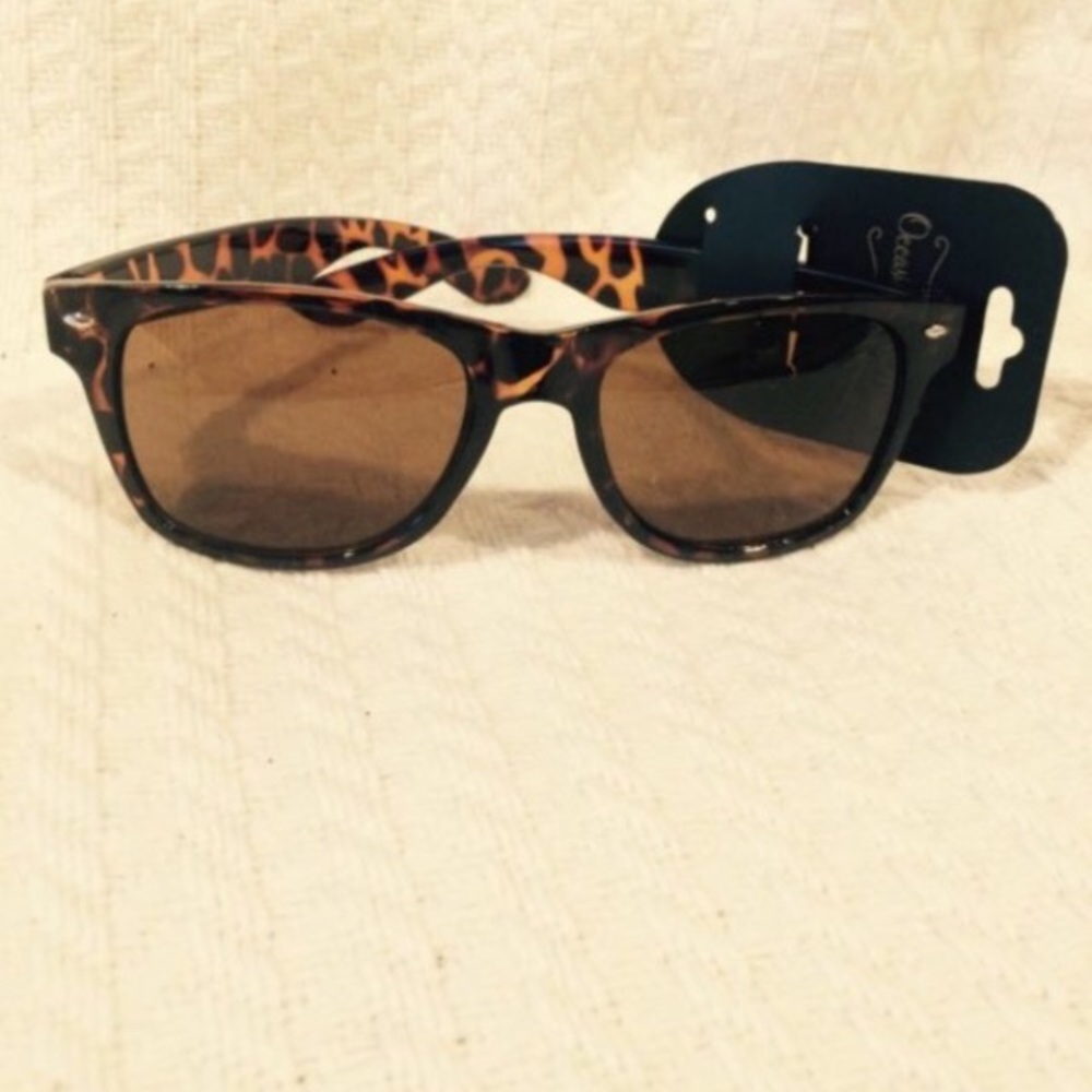 Moving Sale!!!Tortoise Designed UV 400 Sunglasses