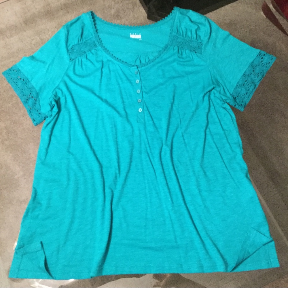 Turquoise Tee w/ Lacy Detail