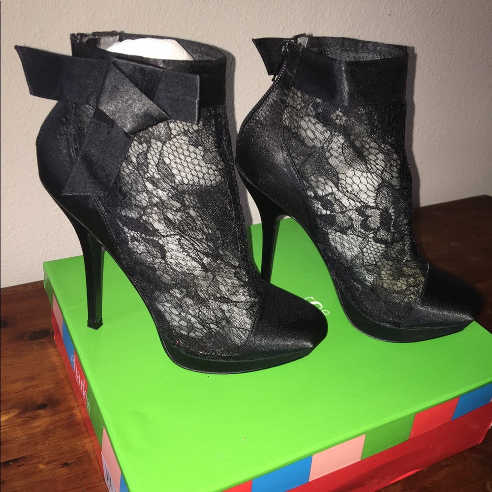 Shoes:: CHARLES by Charles David