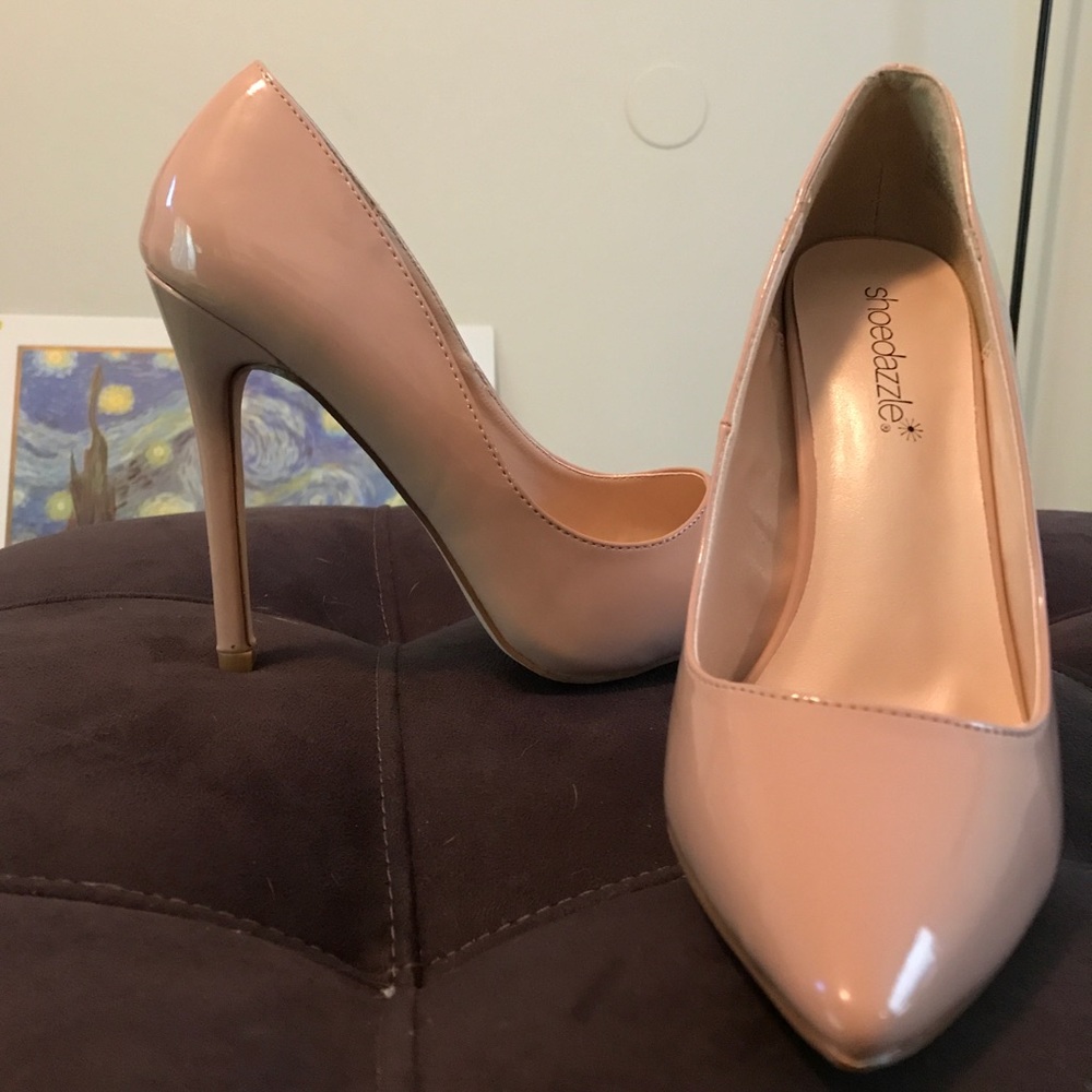 Nude pumps
