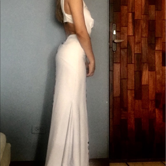 BCBG open-back gown - Picture 3 of 4