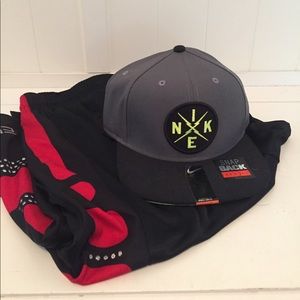 Nike snap back hat