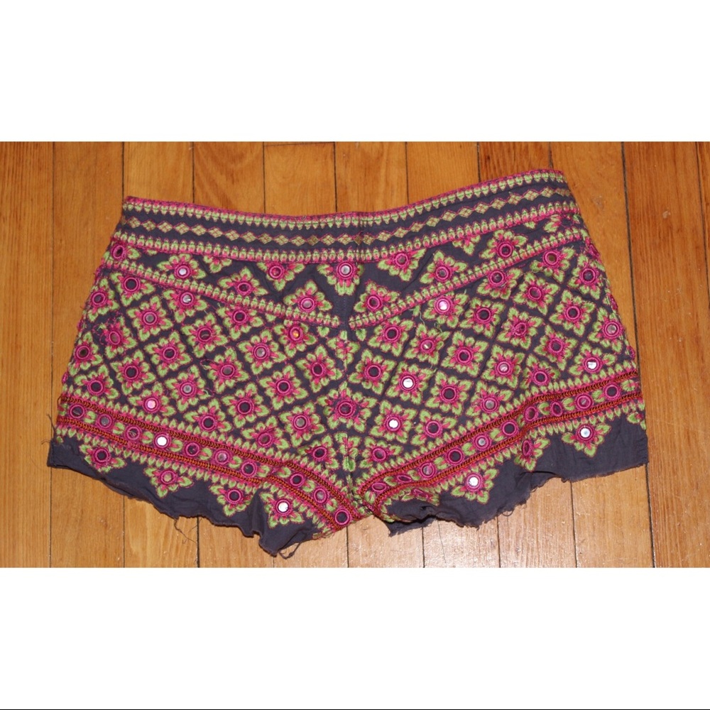 Soft shorts with mirror and stitching detail