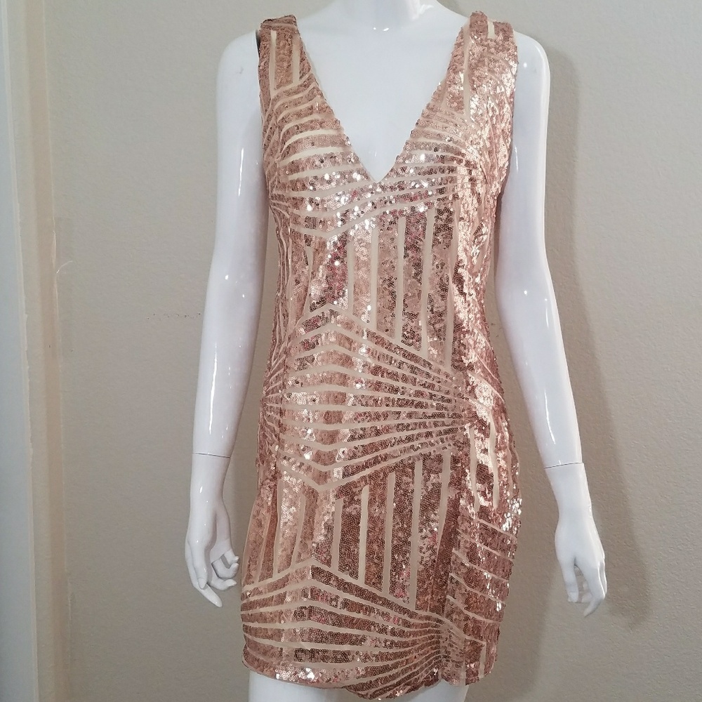 🔥SALE🔥🌻HP 6/15🌻ROSE GOLD SEQUIN SEXY DRESS - Picture 4 of 7