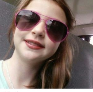 Meet your Posher, Abigail