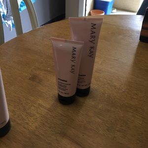 Combo to oily skin cleanser and moisturizer