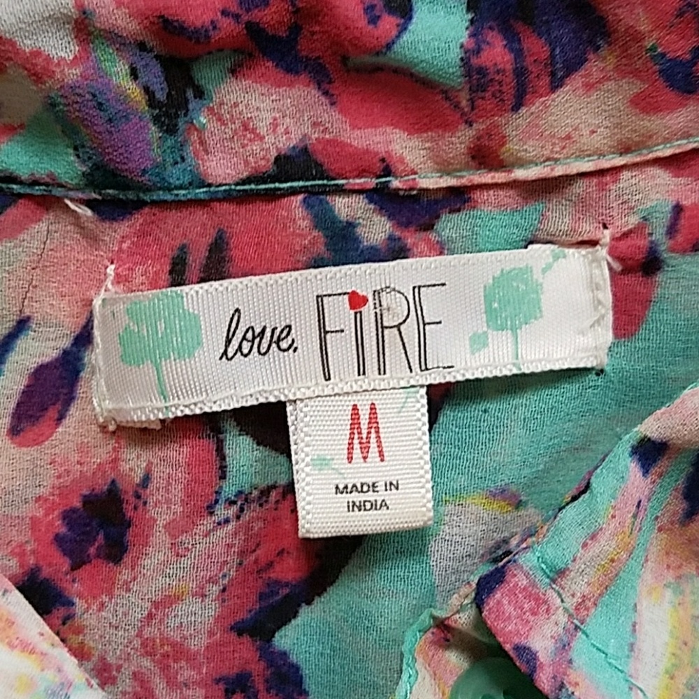 💥3 for $10💥 Floral blouse - Picture 4 of 5