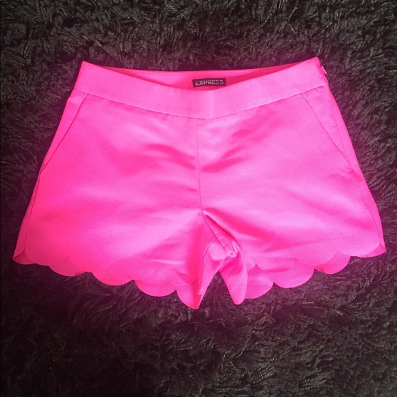 Express Hot Pink Scallop Hem Shorts NWOT - Picture 3 of 8