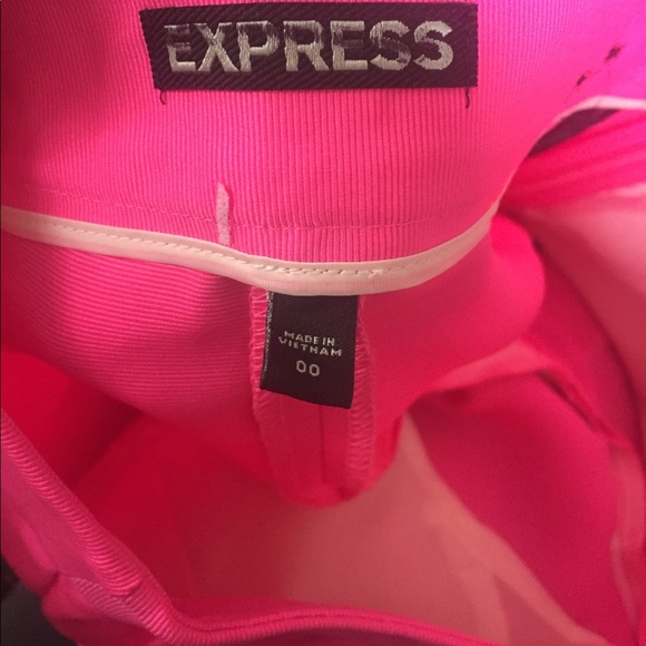 Express Hot Pink Scallop Hem Shorts NWOT - Picture 6 of 8