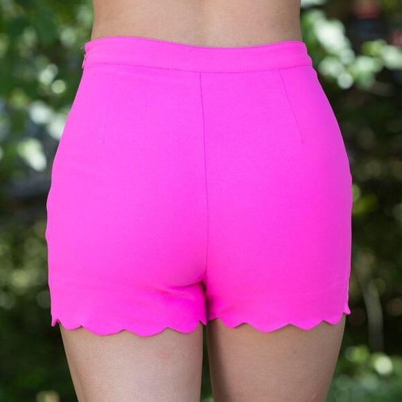 Express Hot Pink Scallop Hem Shorts NWOT - Picture 2 of 8