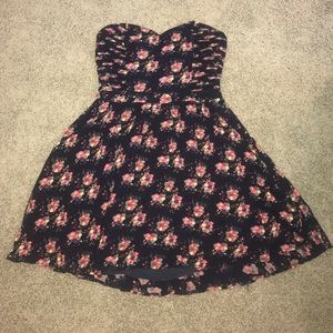 Floral strapless dress🌺