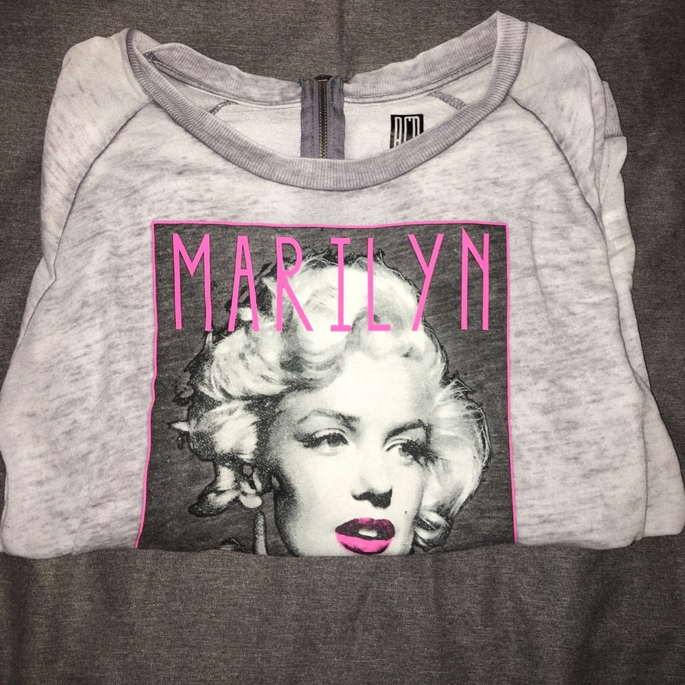 Long sleeve graphic shirt