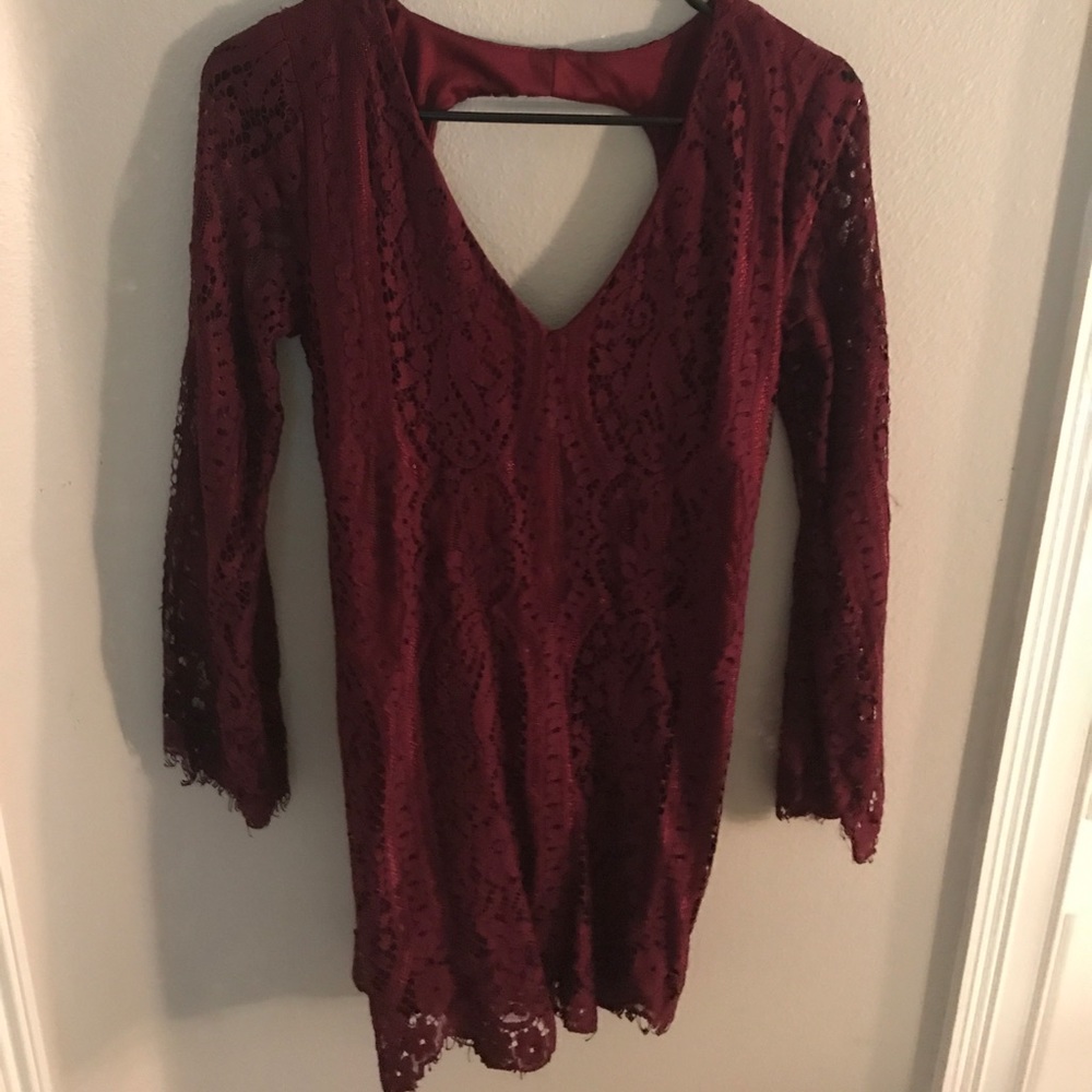 beautiful lace wine colored shift dress