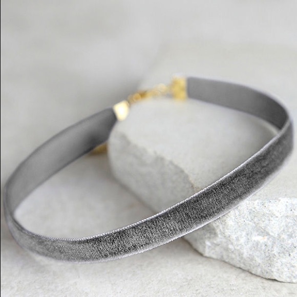🛍SOLD🛍 Skinny Gray Velvet Choker - Picture 1 of 2