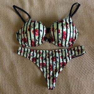 Victorias Secret Very Sexy Push Up Bra & Panty set