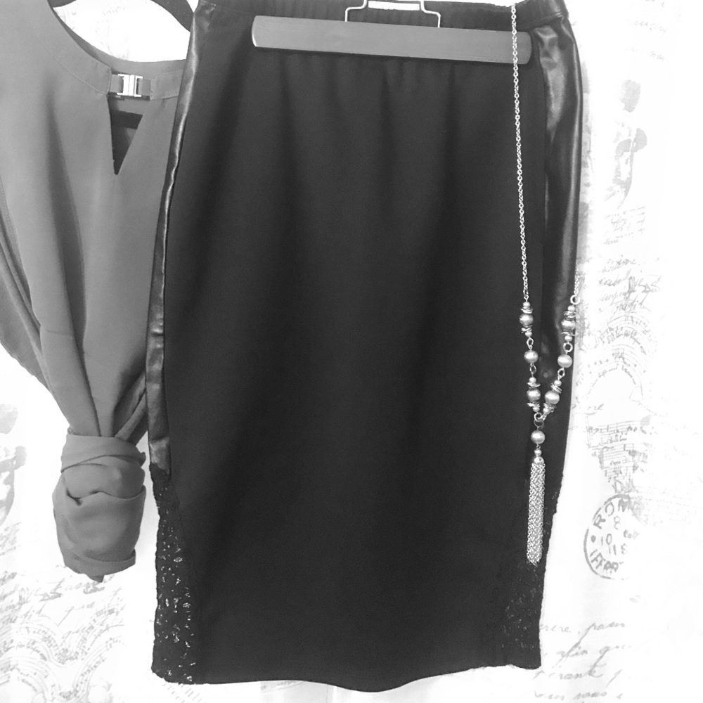 🛍Bison Bisou Black Skirt