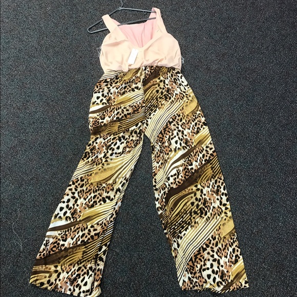 🔥💥Leopard print jumpsuit💥🔥 - Picture 2 of 2