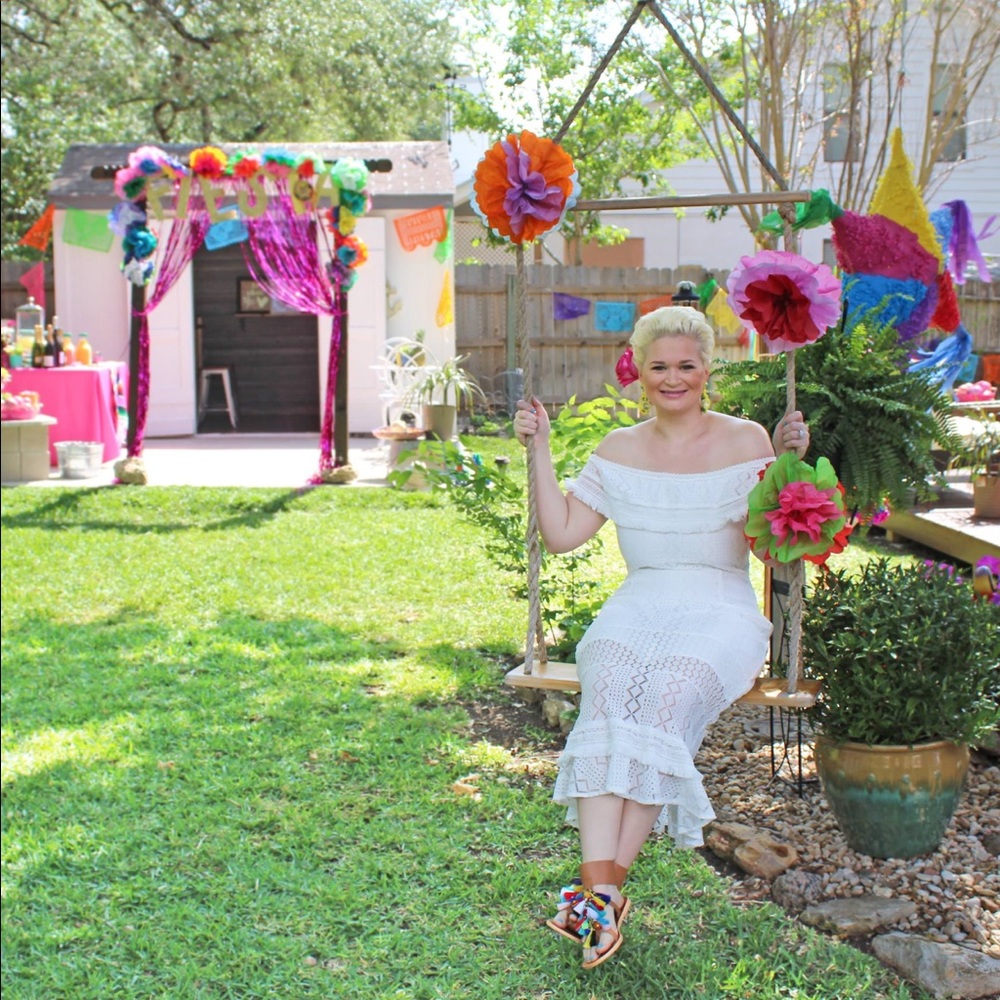 Foxie Dox White Fiesta/Bridal/Off the shoulder